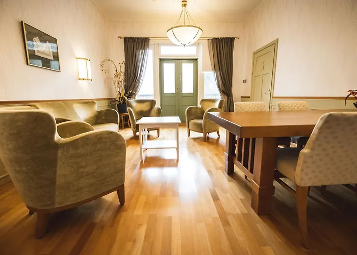 Villa Urhola, Kruunupuisto
