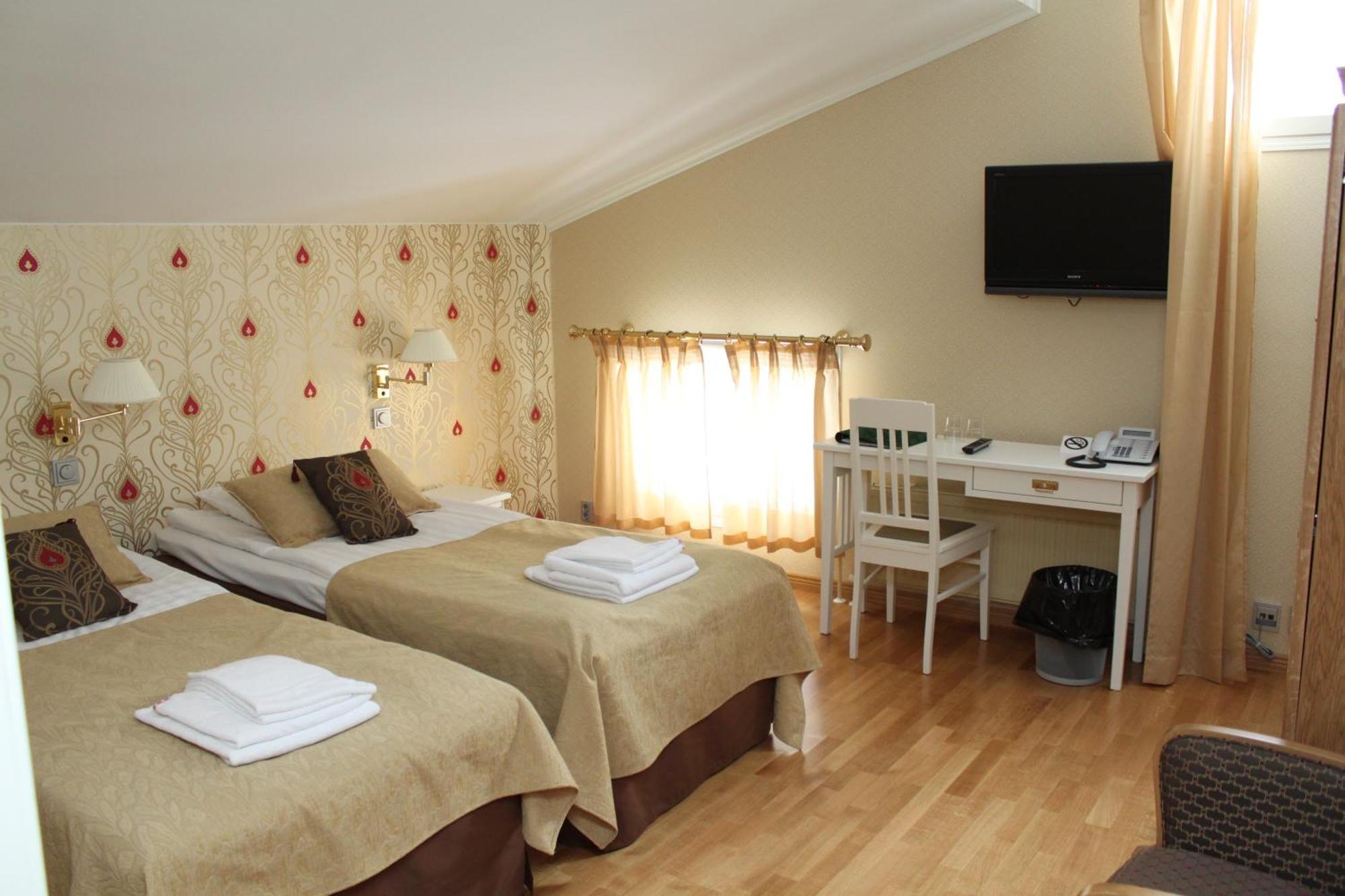 Hotel Urhola, Kruunupuisto 4*