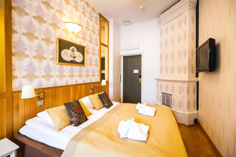 Hotel Urhola, Kruunupuisto 4*